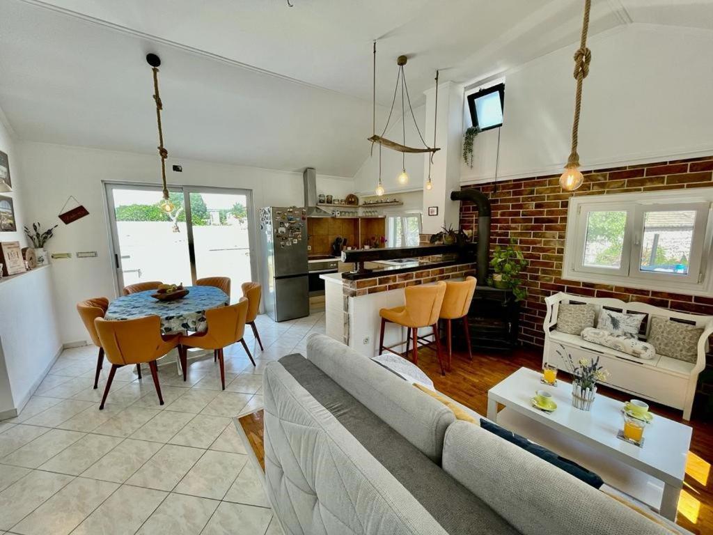 Vacation House Lavanda New! Heated Pool Zadvarje 외부 사진